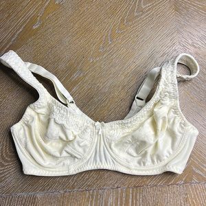 NATURAL WEAR Ivory Lace Bra 34B